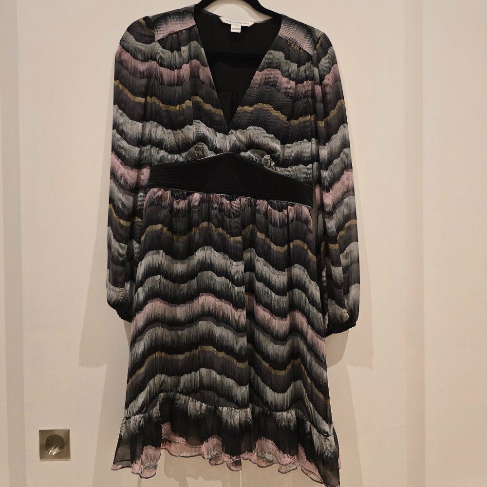 Diane von Furstenberg Dress Size 2 - Picture 3 of 7